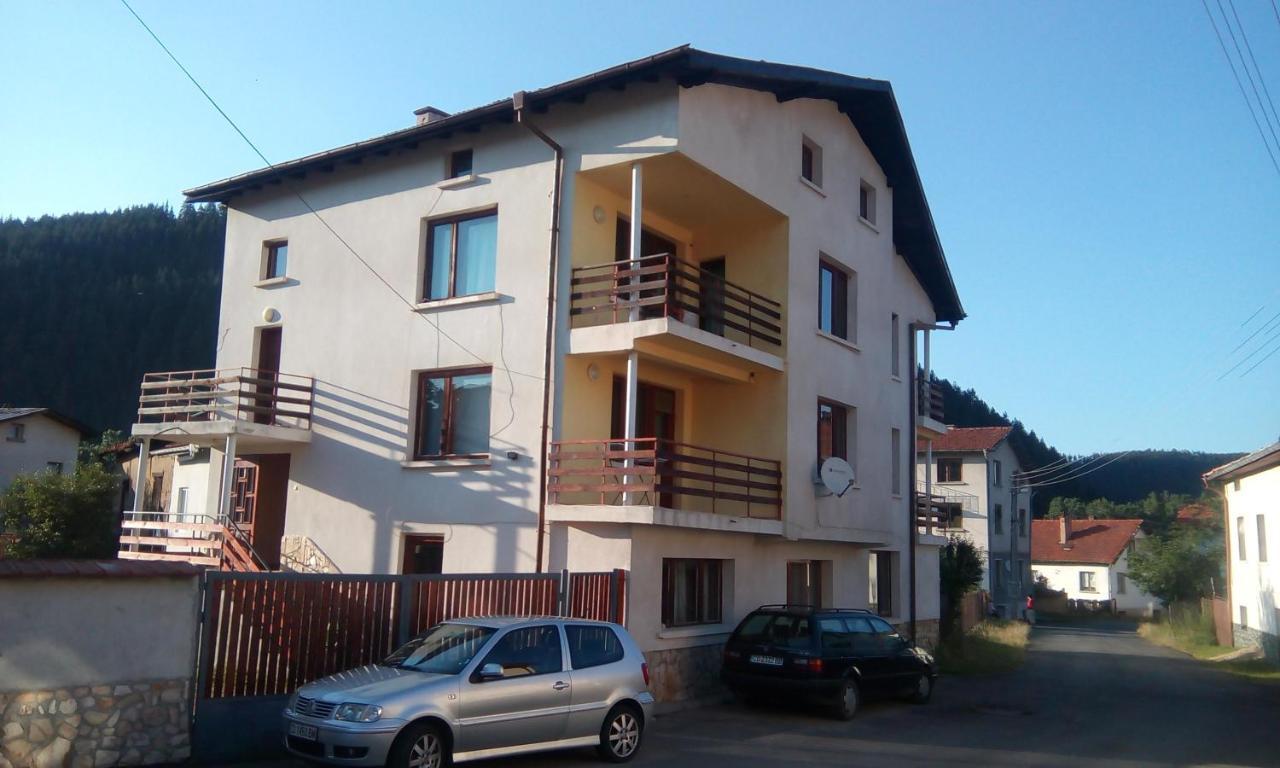 Guest House Lorian Маджаре Екстериор снимка