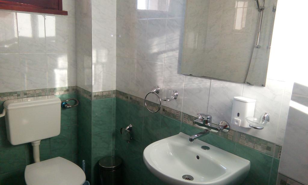 Guest House Lorian Маджаре Екстериор снимка