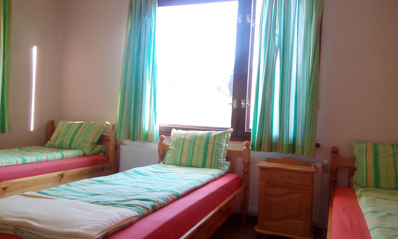 Guest House Lorian Маджаре Екстериор снимка
